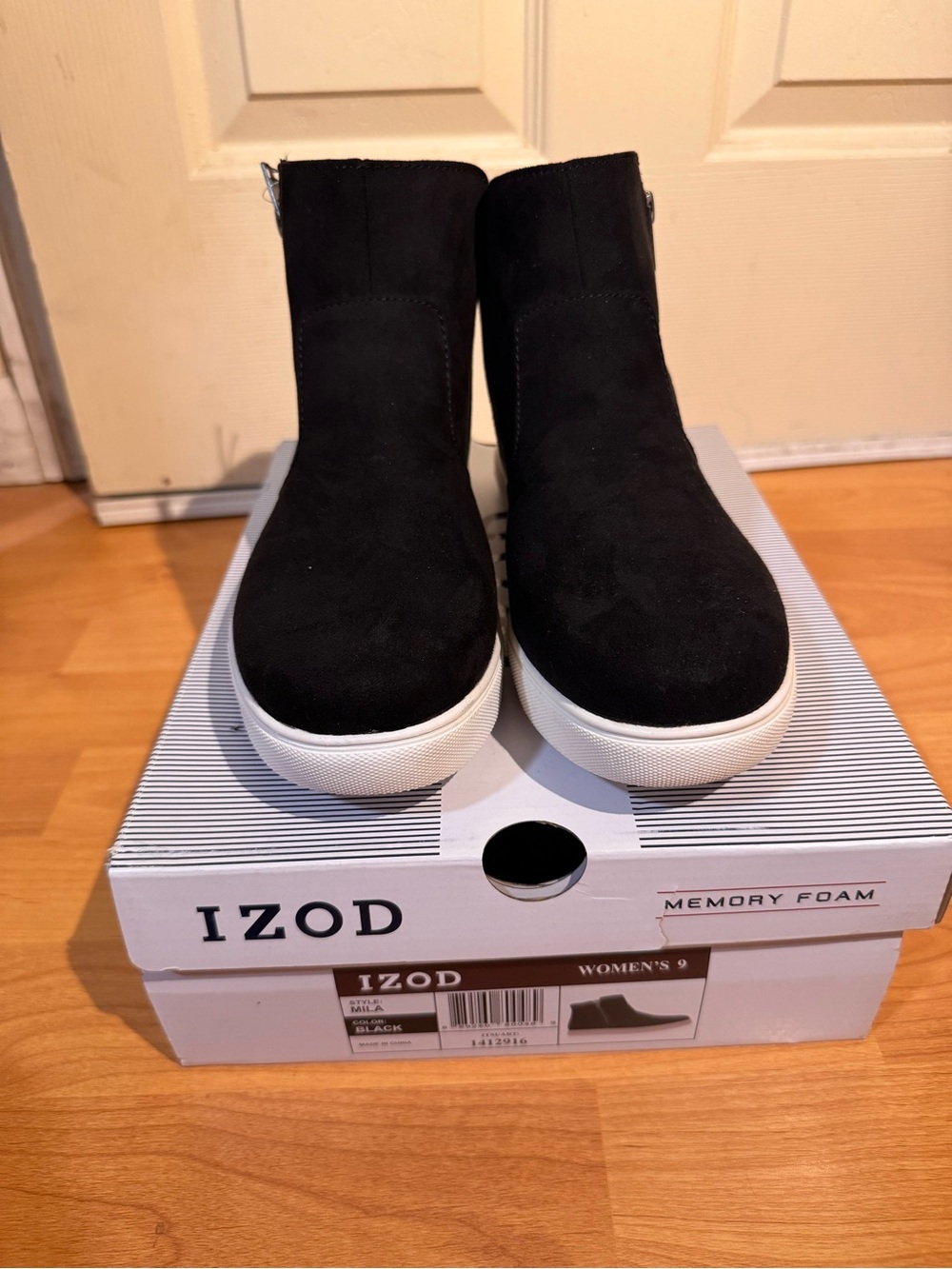 Women's Izod Black Slip-On Boots Booties Size 9